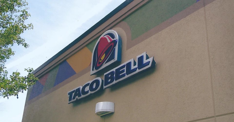 Taco Bell exterior painting